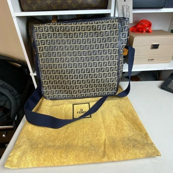 Fendi Zucchino Canvas Messenger Bag Unisex - Picture 4 of 7